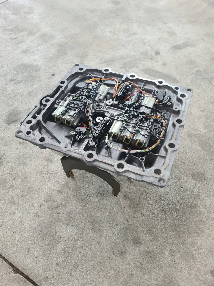 VOLVO WYBIERAK SKRZYNI BIEGÓW "TRAG G" Z RETARDEREM VOLVO FH 4 5 RENAULT GAMA T - Caixas de velocidade e peças para Camião: foto 2 VOLVO WYBIERAK SKRZYNI BIEGÓW "TRAG G" Z RETARDEREM VOLVO FH 4 5 RENAULT GAMA T - Caixas de velocidade e peças para Camião: foto 2