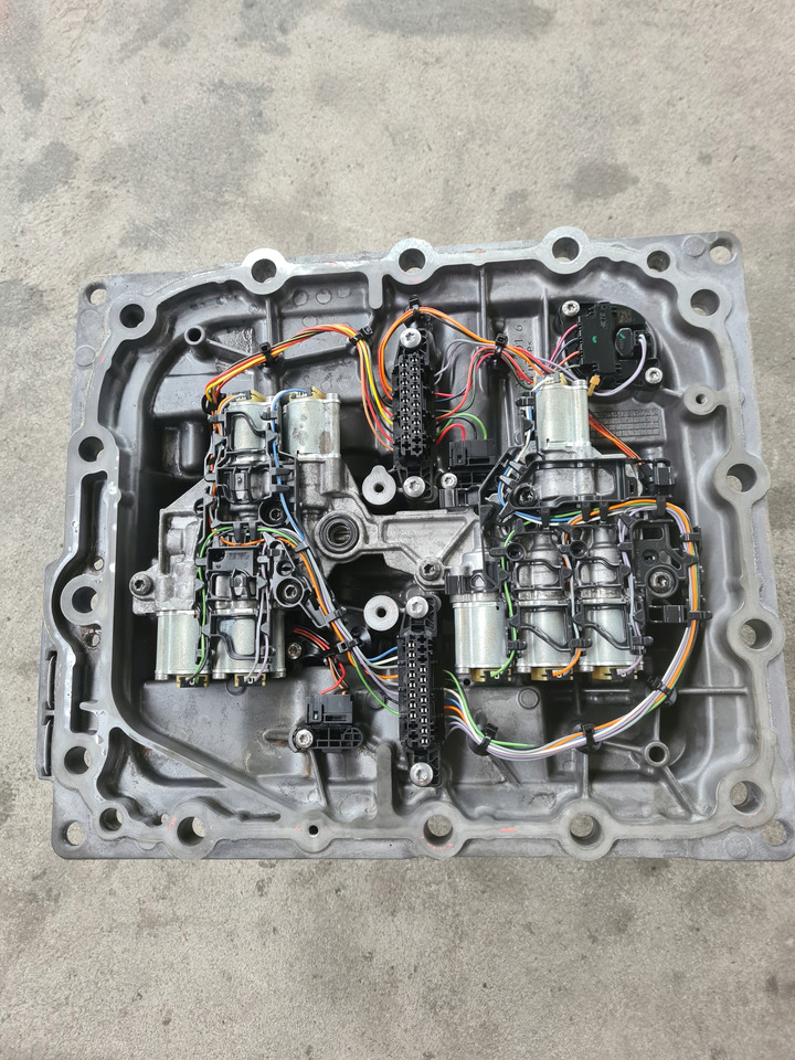 VOLVO WYBIERAK SKRZYNI BIEGÓW "TRAG G" Z RETARDEREM VOLVO FH 4 5 RENAULT GAMA T - Caixas de velocidade e peças para Camião: foto 3 VOLVO WYBIERAK SKRZYNI BIEGÓW "TRAG G" Z RETARDEREM VOLVO FH 4 5 RENAULT GAMA T - Caixas de velocidade e peças para Camião: foto 3