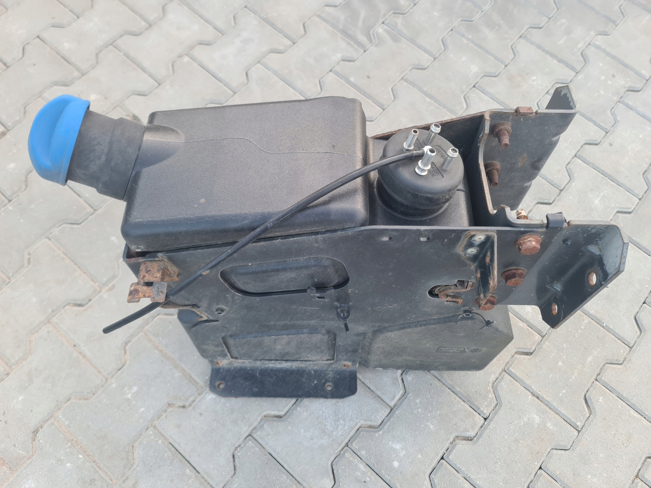 VOLVO ZBIORNIK ADBLUE RENAULT MIDLUM PREMIUM DXI 5 7 VOLVO FL FE - Tanque para AdBlue para Camião: foto 2 VOLVO ZBIORNIK ADBLUE RENAULT MIDLUM PREMIUM DXI 5 7 VOLVO FL FE - Tanque para AdBlue para Camião: foto 2