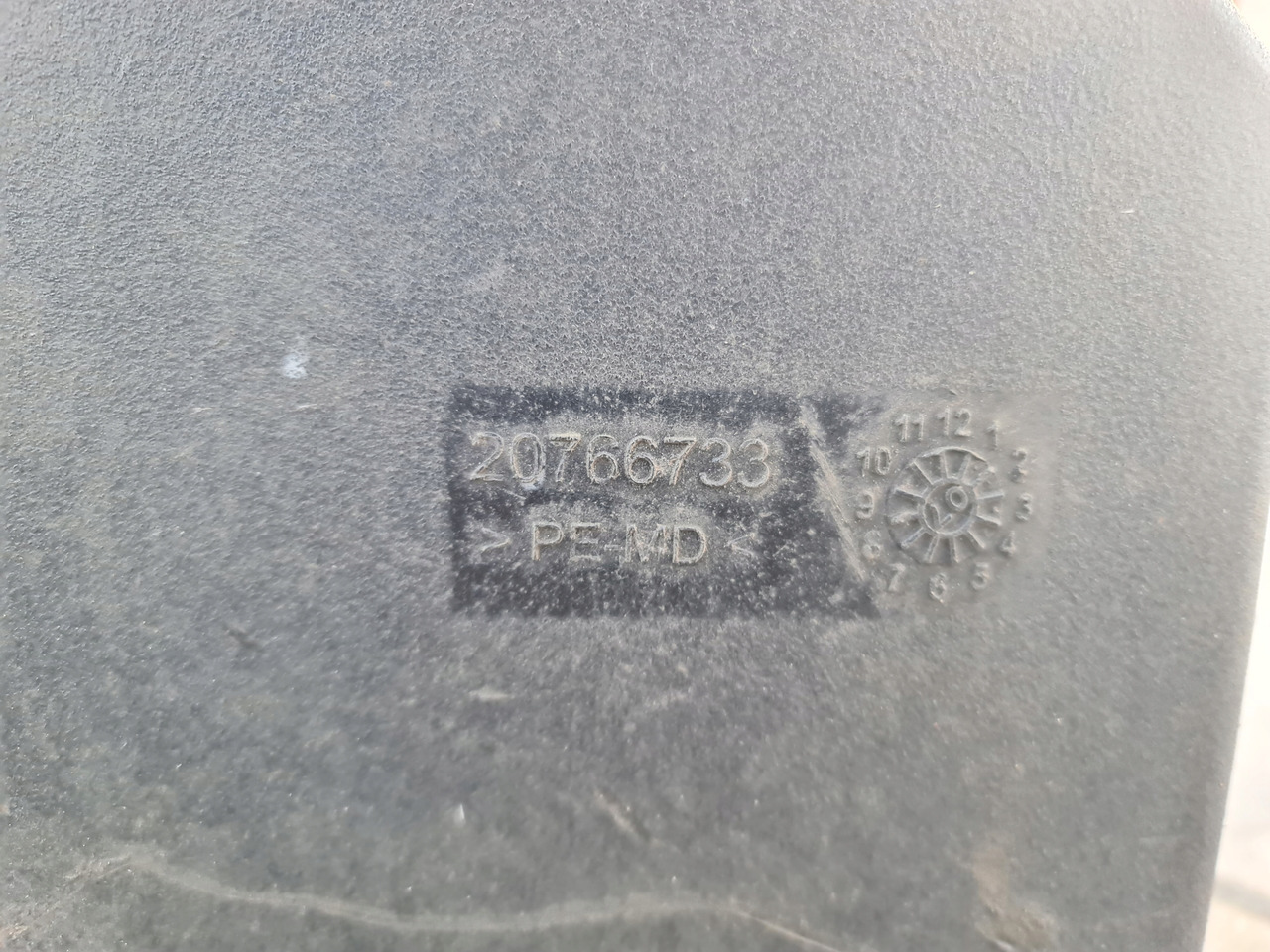 VOLVO ZBIORNIK ADBLUE RENAULT MIDLUM PREMIUM DXI 5 7 VOLVO FL FE - Tanque para AdBlue para Camião: foto 3 VOLVO ZBIORNIK ADBLUE RENAULT MIDLUM PREMIUM DXI 5 7 VOLVO FL FE - Tanque para AdBlue para Camião: foto 3