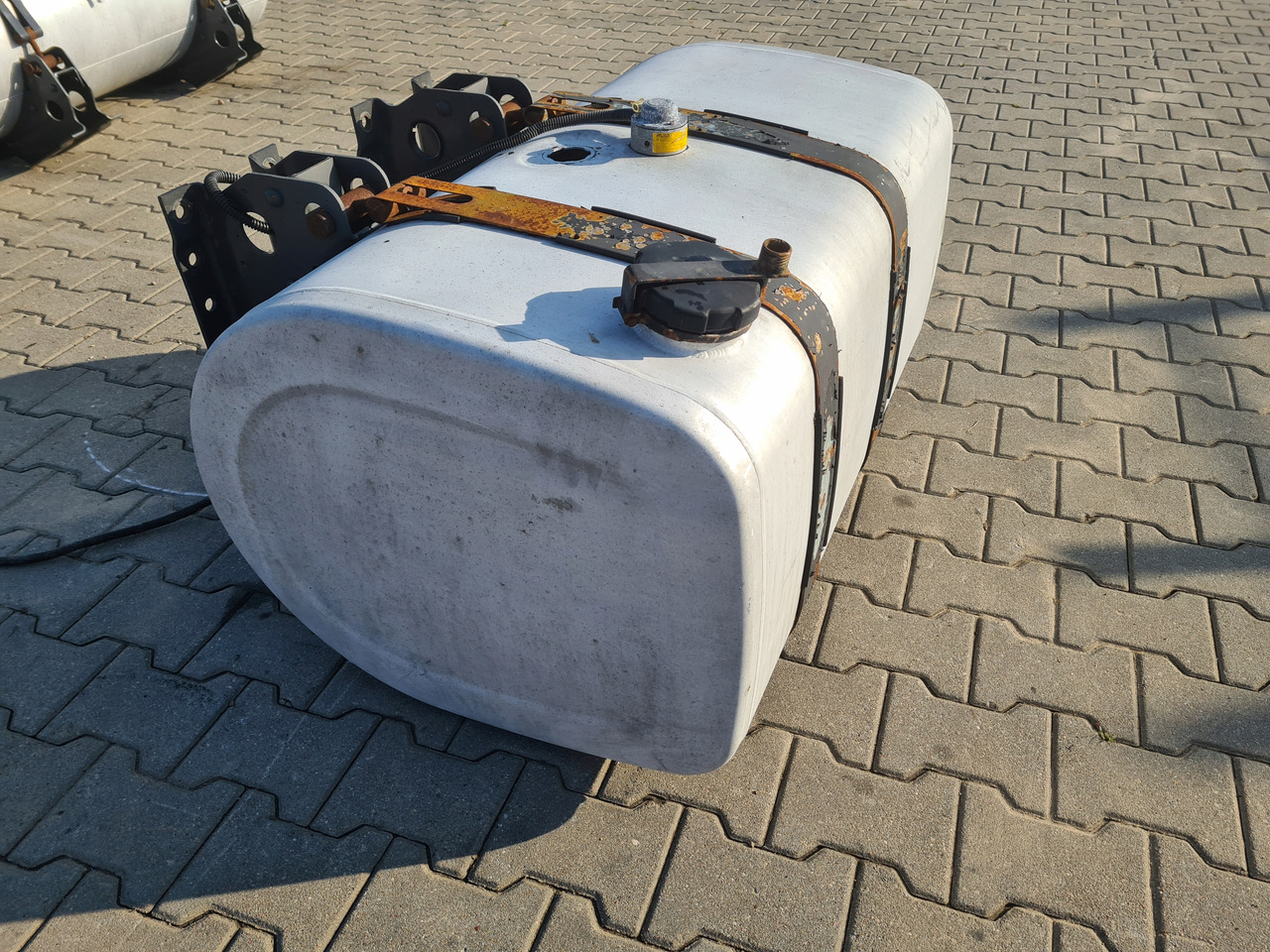 VOLVO ZBIORNIK PALIWA RENAULT DXI GAMA T VOLVO FH FM FL FE FMX LOW DECK 100x69x56 - Tanque de combustível para Camião: foto 2 VOLVO ZBIORNIK PALIWA RENAULT DXI GAMA T VOLVO FH FM FL FE FMX LOW DECK 100x69x56 - Tanque de combustível para Camião: foto 2