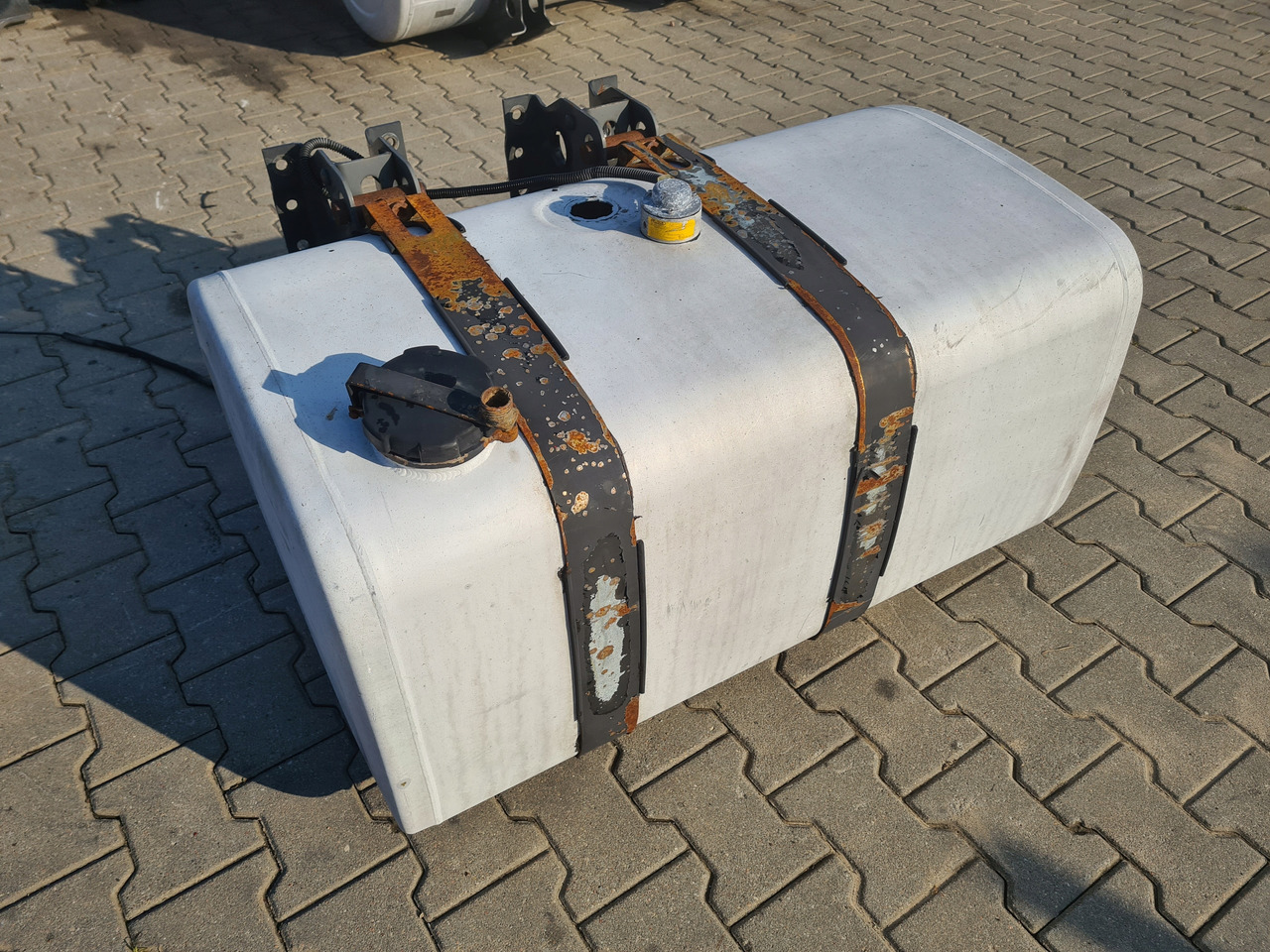 VOLVO ZBIORNIK PALIWA RENAULT DXI GAMA T VOLVO FH FM FL FE FMX LOW DECK 100x69x56 - Tanque de combustível para Camião: foto 1 VOLVO ZBIORNIK PALIWA RENAULT DXI GAMA T VOLVO FH FM FL FE FMX LOW DECK 100x69x56 - Tanque de combustível para Camião: foto 1