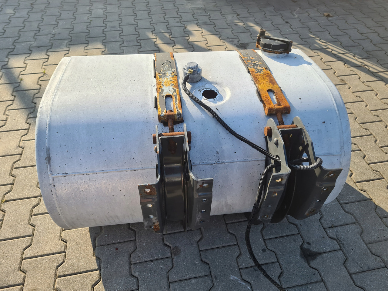 VOLVO ZBIORNIK PALIWA RENAULT DXI GAMA T VOLVO FH FM FL FE FMX LOW DECK 100x69x56 - Tanque de combustível para Camião: foto 4 VOLVO ZBIORNIK PALIWA RENAULT DXI GAMA T VOLVO FH FM FL FE FMX LOW DECK 100x69x56 - Tanque de combustível para Camião: foto 4