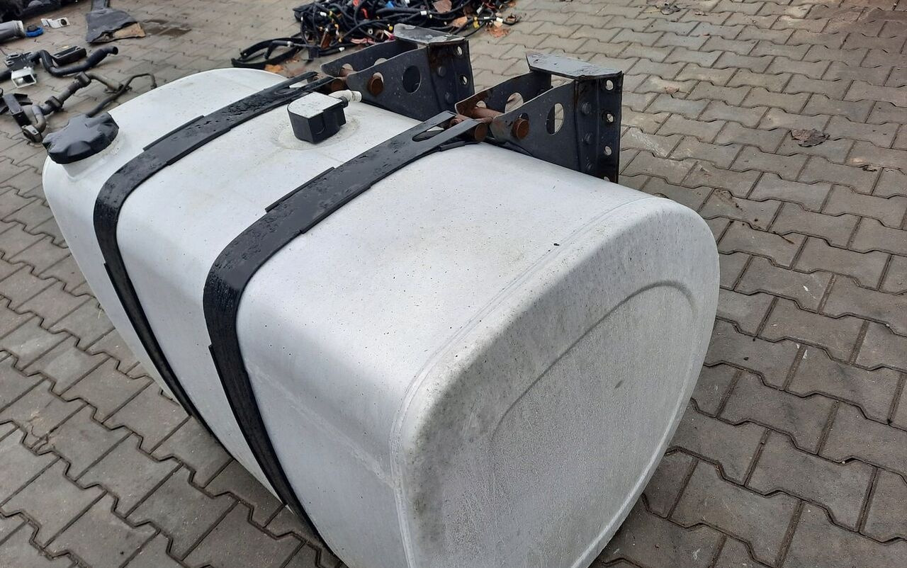 VOLVO ZBIORNIK PALIWA RENAULT GAMA RANGE T VOLVO FH FM 4 5 100/70/70 - Tanque de combustível para Camião: foto 2 VOLVO ZBIORNIK PALIWA RENAULT GAMA RANGE T VOLVO FH FM 4 5 100/70/70 - Tanque de combustível para Camião: foto 2