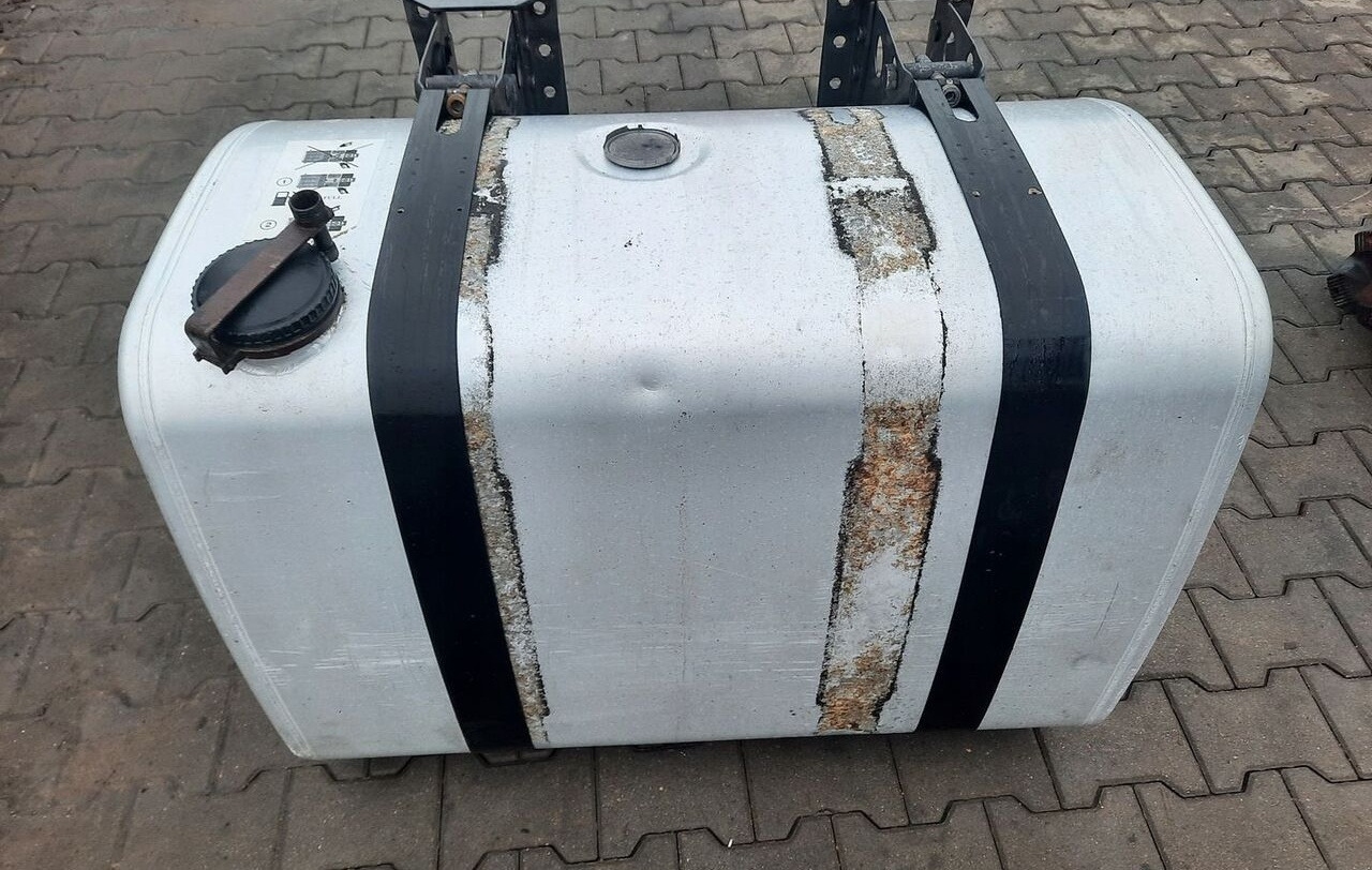 VOLVO ZBIORNIK PALIWA RENAULT GAMA T RANGE VOLVO FH FM 4 5 100/70/70 - Tanque de combustível para Camião: foto 2 VOLVO ZBIORNIK PALIWA RENAULT GAMA T RANGE VOLVO FH FM 4 5 100/70/70 - Tanque de combustível para Camião: foto 2