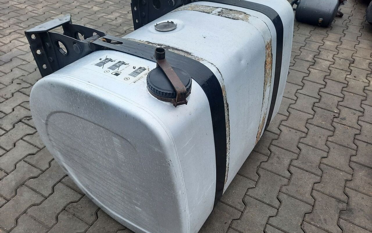 VOLVO ZBIORNIK PALIWA RENAULT GAMA T RANGE VOLVO FH FM 4 5 100/70/70 - Tanque de combustível para Camião: foto 1 VOLVO ZBIORNIK PALIWA RENAULT GAMA T RANGE VOLVO FH FM 4 5 100/70/70 - Tanque de combustível para Camião: foto 1