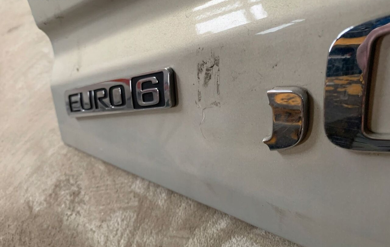 Volvo FH 4 - Carroceria e exterior para Camião: foto 1 Volvo FH 4 - Carroceria e exterior para Camião: foto 1