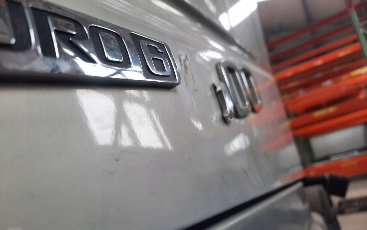 Volvo FH 4 - Carroceria e exterior para Camião: foto 4 Volvo FH 4 - Carroceria e exterior para Camião: foto 4