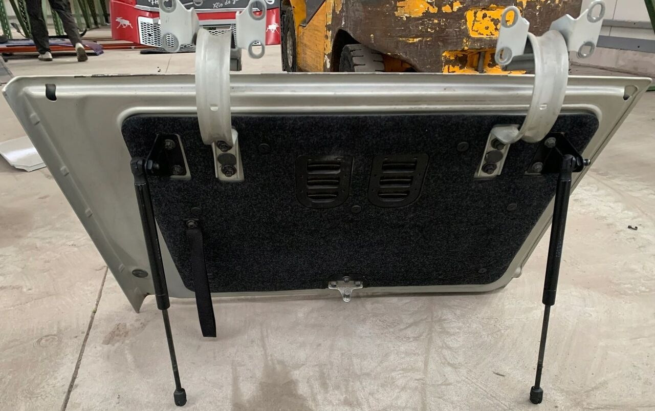 Volvo FH 4 - Carroceria e exterior para Camião: foto 2 Volvo FH 4 - Carroceria e exterior para Camião: foto 2