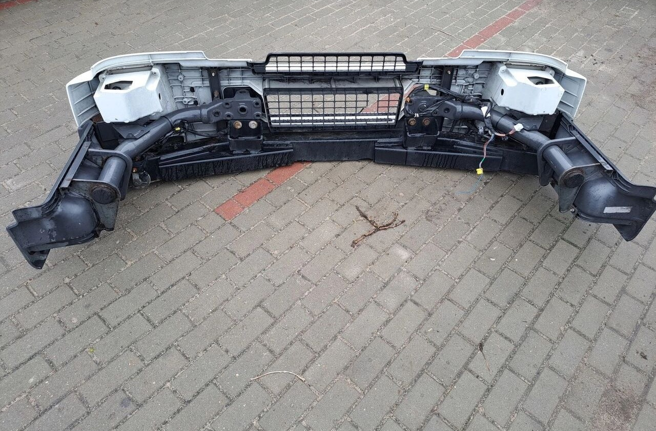 Volvo KOMPLETNY Z LAMPAMI BELKA STOPNIE FL EURO 5 Volvo - Para-choque para Camião: foto 4 Volvo KOMPLETNY Z LAMPAMI BELKA STOPNIE FL EURO 5 Volvo - Para-choque para Camião: foto 4