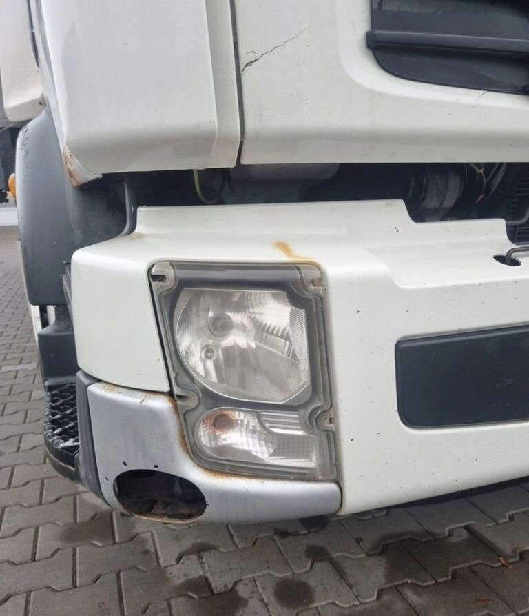 Volvo KOMPLETNY Z LAMPAMI BELKA STOPNIE Volvo FL EURO 5 - Para-choque para Camião: foto 4 Volvo KOMPLETNY Z LAMPAMI BELKA STOPNIE Volvo FL EURO 5 - Para-choque para Camião: foto 4