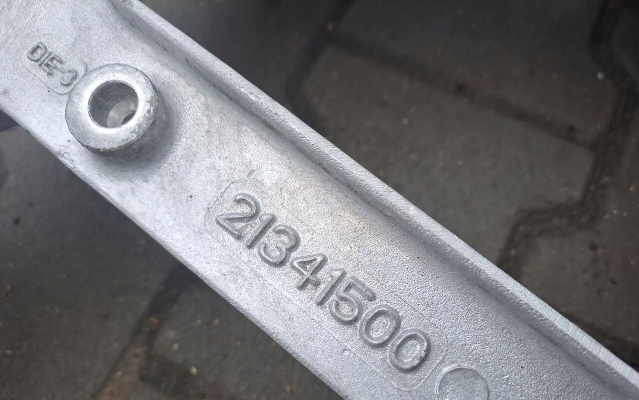 Volvo MOCOWANIE WSPORNIK BŁOTNIKA SKRZYNKI AKUMULATORÓW FH 4 REN - Para-lama para Camião: foto 3 Volvo MOCOWANIE WSPORNIK BŁOTNIKA SKRZYNKI AKUMULATORÓW FH 4 REN - Para-lama para Camião: foto 3