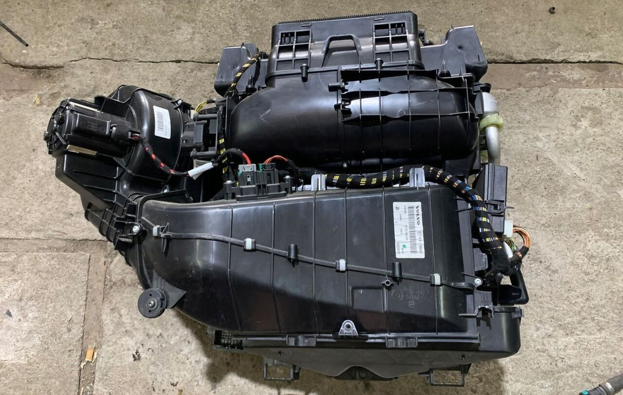 Volvo NAGRZEWNICA KOMPLETNA VOLVO FH 4 - Aquecimento/ Ventilação para Camião: foto 1 Volvo NAGRZEWNICA KOMPLETNA VOLVO FH 4 - Aquecimento/ Ventilação para Camião: foto 1