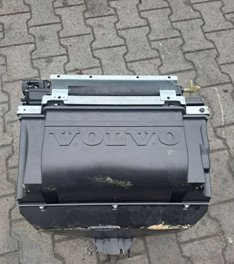 Volvo NAGRZEWNICA KOMPLETNA VOLVO FH FM 9 13 LIFT - Aquecimento/ Ventilação para Camião: foto 2 Volvo NAGRZEWNICA KOMPLETNA VOLVO FH FM 9 13 LIFT - Aquecimento/ Ventilação para Camião: foto 2