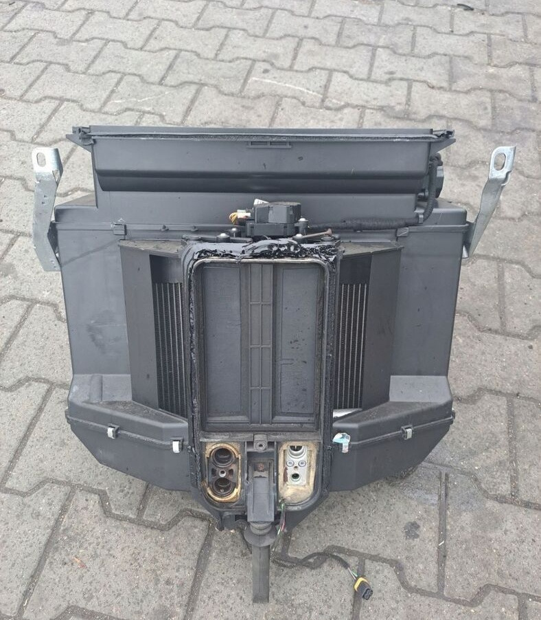 Volvo NAGRZEWNICA KOMPLETNA VOLVO FH FM 9 13 LIFT - Aquecimento/ Ventilação para Camião: foto 1 Volvo NAGRZEWNICA KOMPLETNA VOLVO FH FM 9 13 LIFT - Aquecimento/ Ventilação para Camião: foto 1