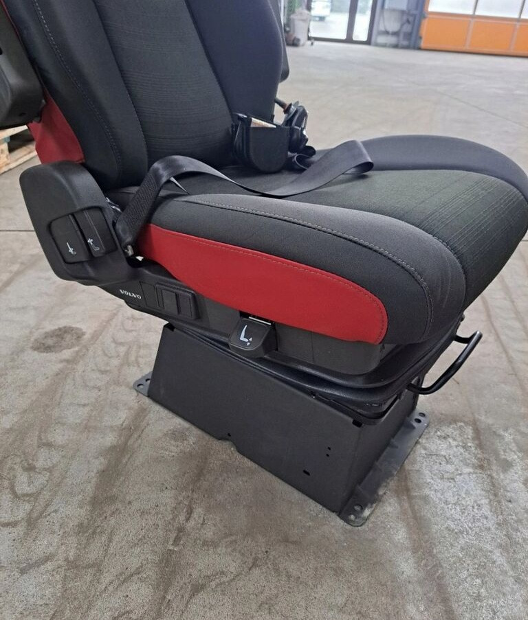 Volvo OBROTOWY PASAŻERA PRAWY FH 4 FM 4 - Banco para Camião: foto 1 Volvo OBROTOWY PASAŻERA PRAWY FH 4 FM 4 - Banco para Camião: foto 1