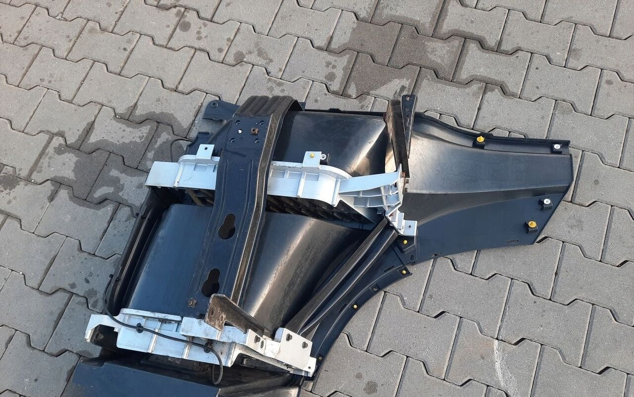 Volvo STOPIEŃ STOPNICA PRAWA STELAŻ ORYGINAŁ VOLVO FH 4 82141521 - Estribo para Camião: foto 3 Volvo STOPIEŃ STOPNICA PRAWA STELAŻ ORYGINAŁ VOLVO FH 4 82141521 - Estribo para Camião: foto 3
