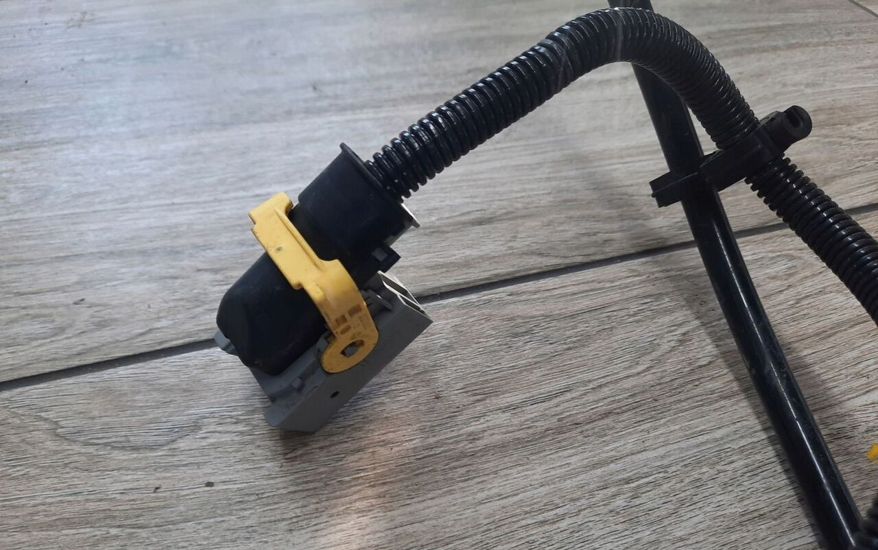 Volvo WYSPRZĘGLIK ZAWÓR PWM RENAULT GAMA T FH 4 22327072 - Cilindro de embreagem para Camião: foto 2 Volvo WYSPRZĘGLIK ZAWÓR PWM RENAULT GAMA T FH 4 22327072 - Cilindro de embreagem para Camião: foto 2