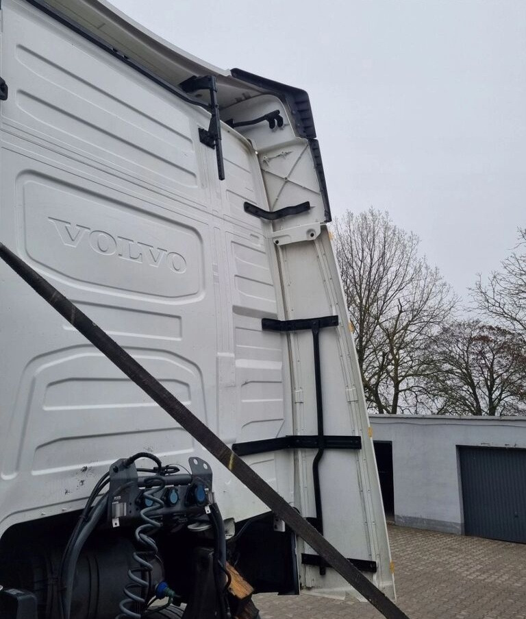 Volvo Y OWIEWKI KABINY KOMPLET FH 4 5 EURO 6 LIFT GLOBETROTTER Volvo VOLVO FH 4 5 EURO 6 LIFT GLOBETROTTER - Aerodinâmica/ Aerofólio para Camião: foto 3 Volvo Y OWIEWKI KABINY KOMPLET FH 4 5 EURO 6 LIFT GLOBETROTTER Volvo VOLVO FH 4 5 EURO 6 LIFT GLOBETROTTER - Aerodinâmica/ Aerofólio para Camião: foto 3