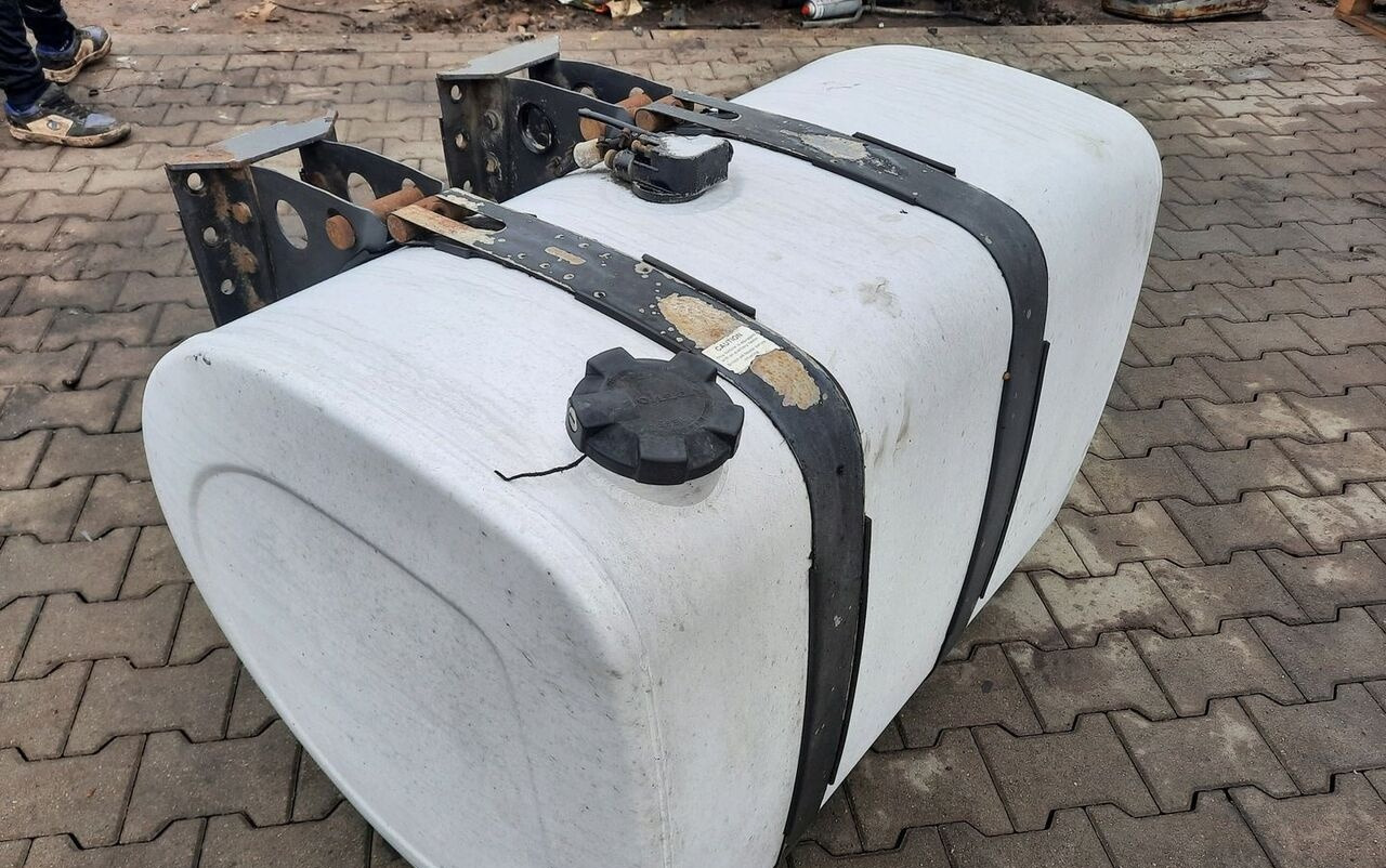Volvo ZBIORNIK PALIWA VOLVO FH FM 4 100/70/70 20503505 - Tanque de combustível para Camião: foto 1 Volvo ZBIORNIK PALIWA VOLVO FH FM 4 100/70/70 20503505 - Tanque de combustível para Camião: foto 1