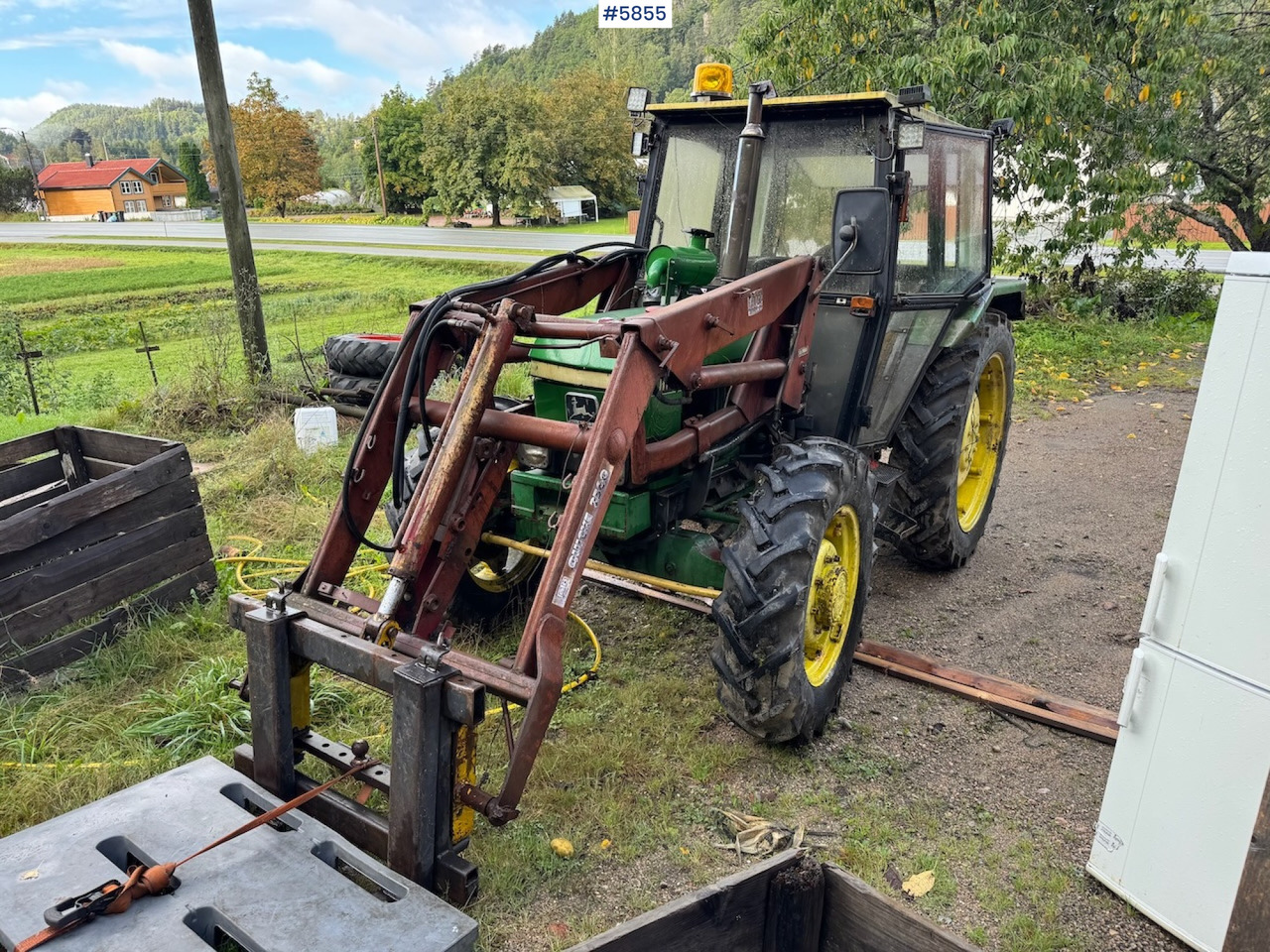 1982 John Deere 1140 with front loader and a parts tractor - Trator: foto 1 1982 John Deere 1140 with front loader and a parts tractor - Trator: foto 1