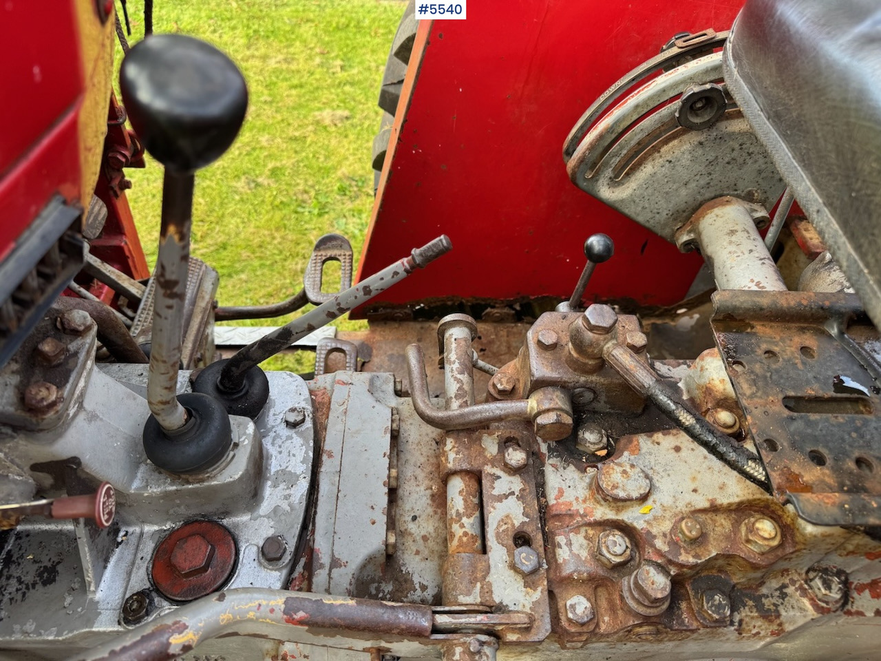 Trator 1982 Massey Ferguson 235 w/front loader.: foto 13