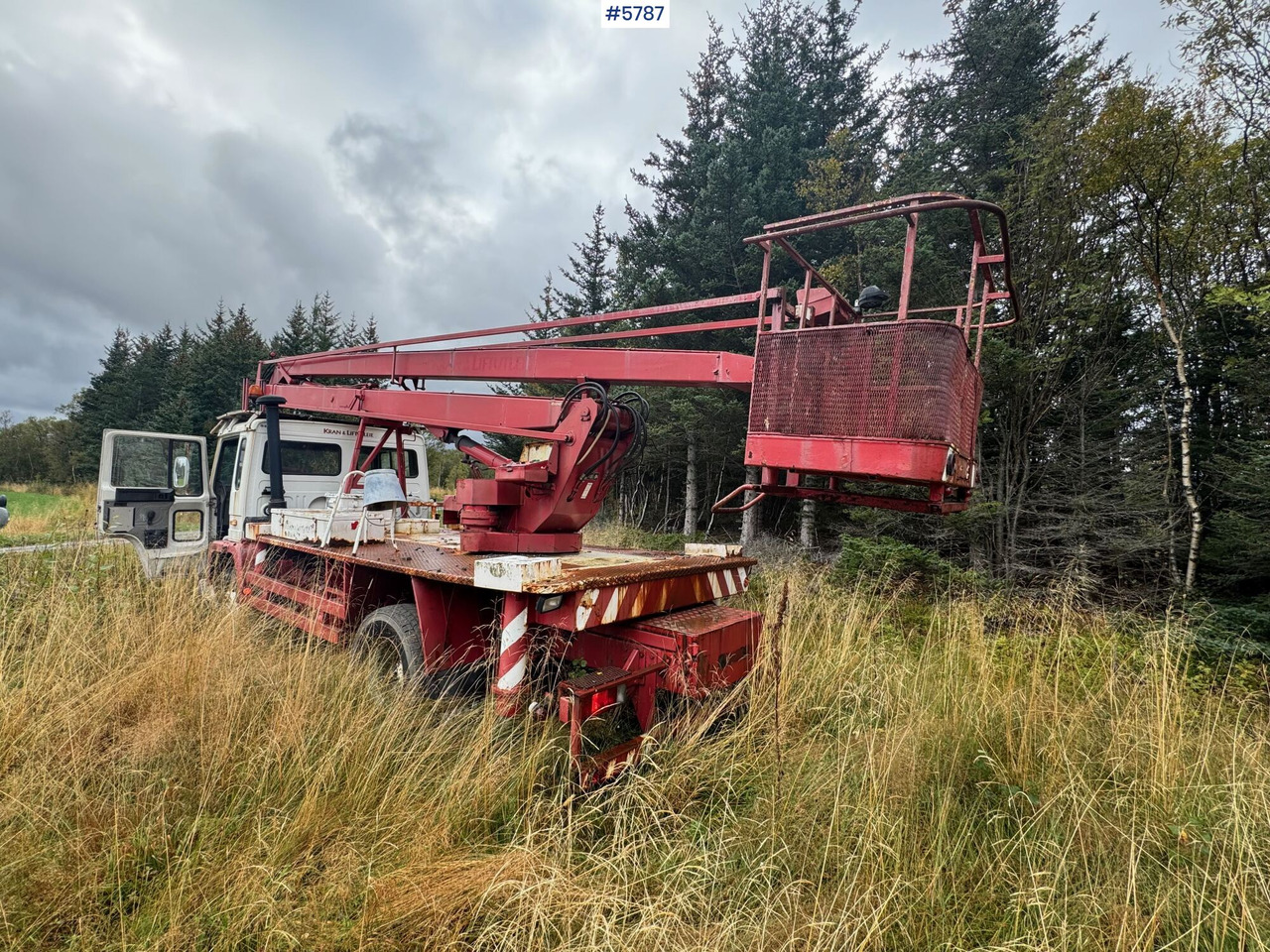 1986 Volvo FL614 with Lift. SEE VIDEO! - Caminhão com plataforma aérea: foto 5 1986 Volvo FL614 with Lift. SEE VIDEO! - Caminhão com plataforma aérea: foto 5