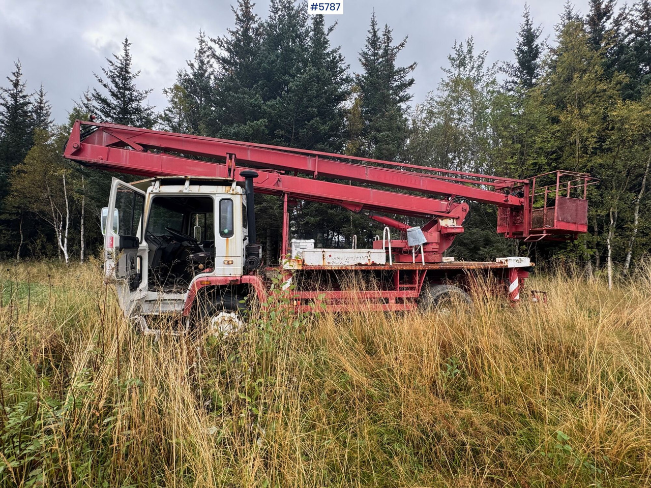 1986 Volvo FL614 with Lift. SEE VIDEO! - Caminhão com plataforma aérea: foto 3 1986 Volvo FL614 with Lift. SEE VIDEO! - Caminhão com plataforma aérea: foto 3