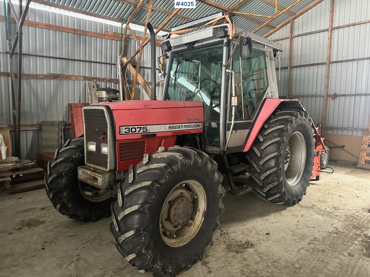 1994 Massey Ferguson 3075 4x4 tractor. WATCH VIDEO. - Trator: foto 1 1994 Massey Ferguson 3075 4x4 tractor. WATCH VIDEO. - Trator: foto 1