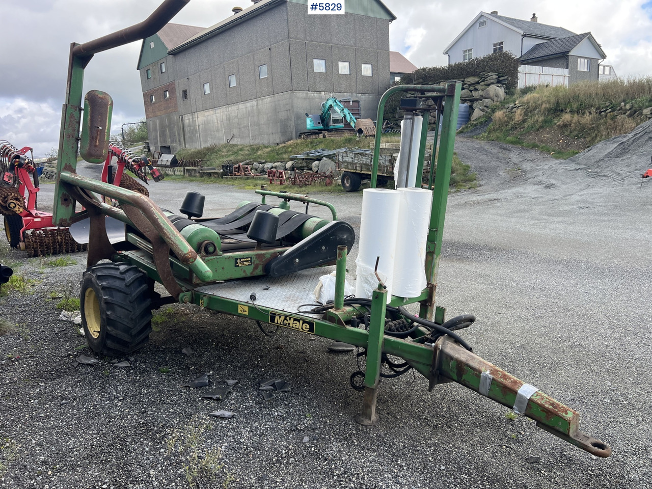 1996 Mchale 991B round bale wrapper - Máquina para produção de feno: foto 1 1996 Mchale 991B round bale wrapper - Máquina para produção de feno: foto 1