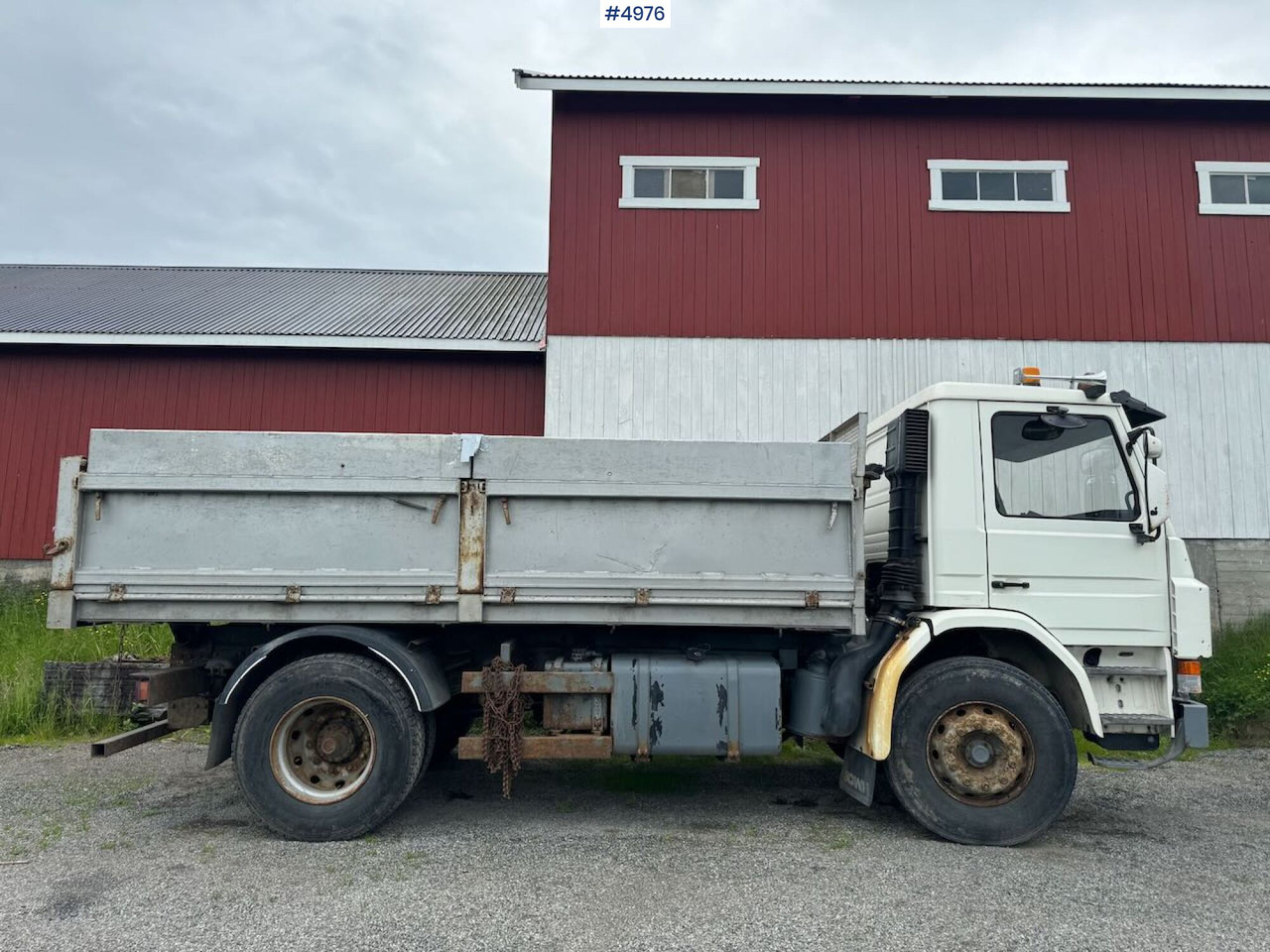 1996 Scania P93 4x2 tipper truck - Camião basculante: foto 1 1996 Scania P93 4x2 tipper truck - Camião basculante: foto 1