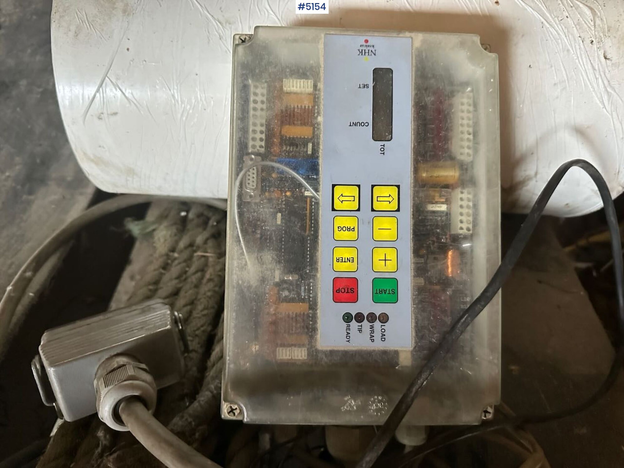 Máquina para produção de feno 1997 NHK 1500 round bale wrapper: foto 14