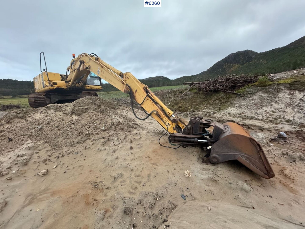 Escavadeira 1998 Komatsu PC130-6K with Grading Bucket and Digging Bucket!: foto 7 Escavadeira 1998 Komatsu PC130-6K with Grading Bucket and Digging Bucket!: foto 7