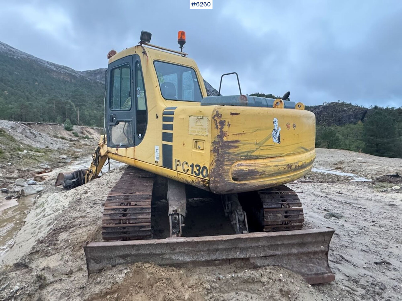 Escavadeira 1998 Komatsu PC130-6K with Grading Bucket and Digging Bucket!: foto 11 Escavadeira 1998 Komatsu PC130-6K with Grading Bucket and Digging Bucket!: foto 11