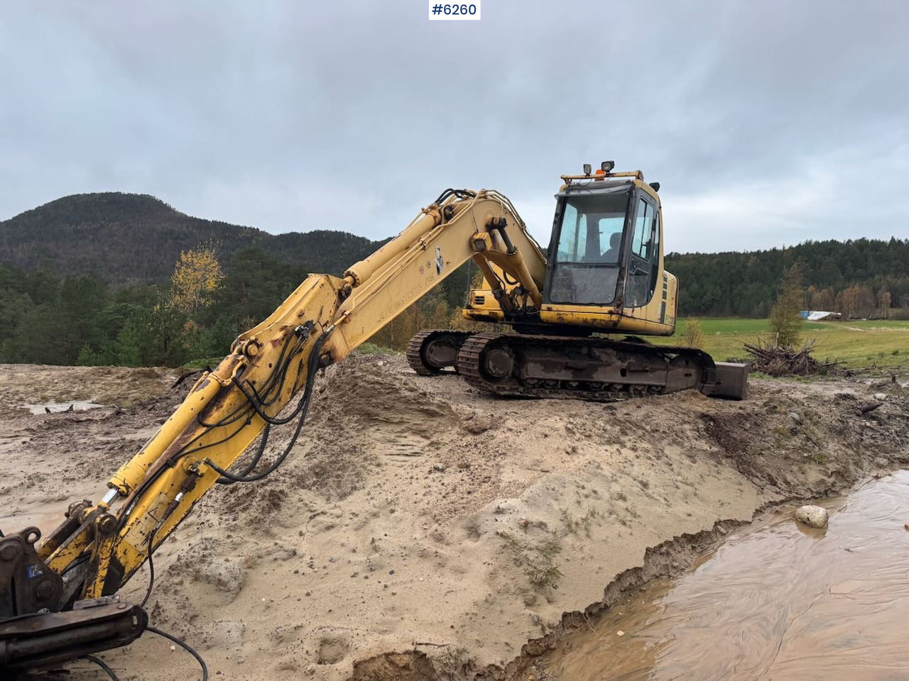 1998 Komatsu PC130-6K with Grading Bucket and Digging Bucket! - Escavadeira: foto 2 1998 Komatsu PC130-6K with Grading Bucket and Digging Bucket! - Escavadeira: foto 2