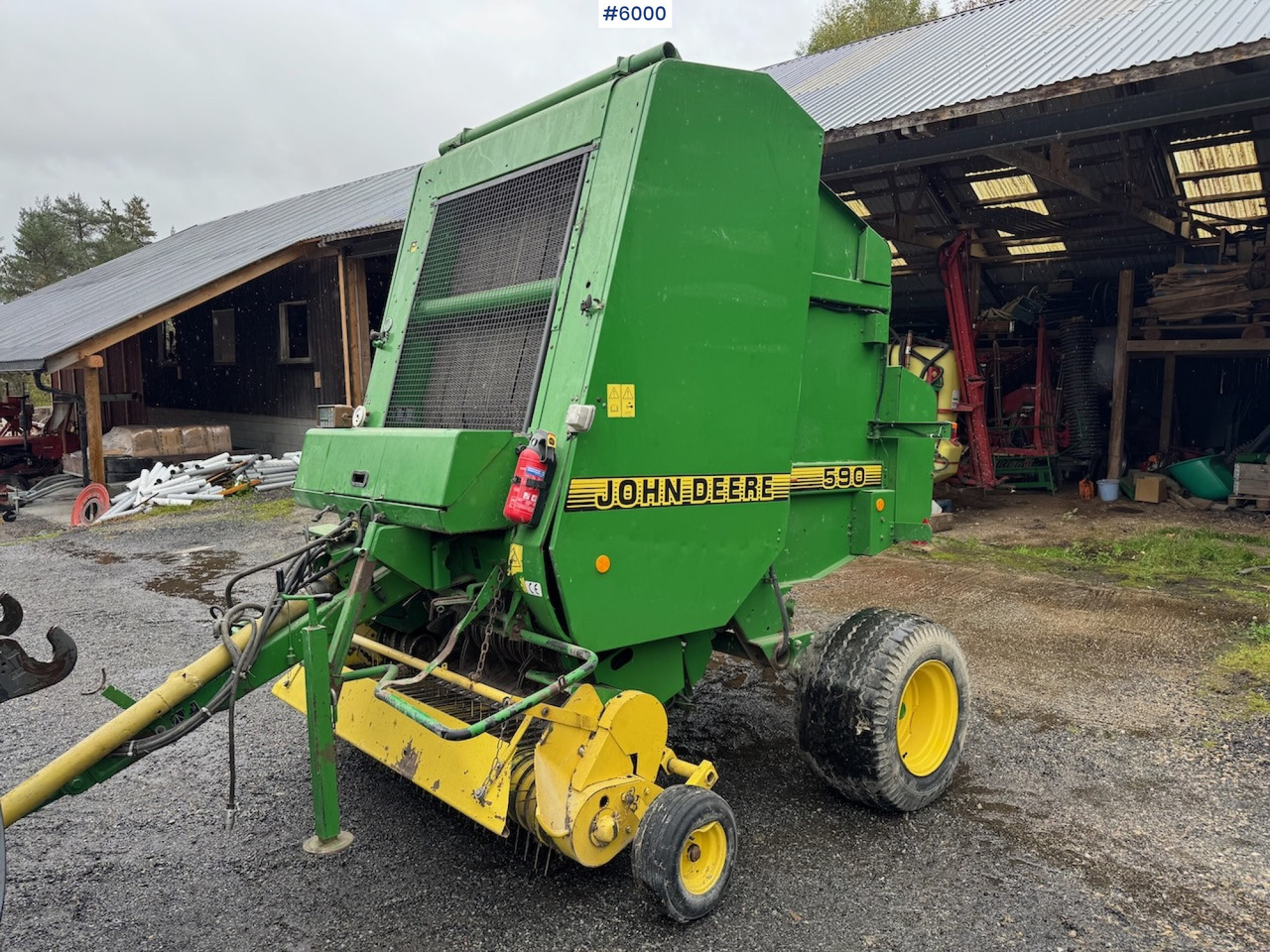 2000 John Deere 590 Round Baler. - Máquina para produção de feno: foto 1 2000 John Deere 590 Round Baler. - Máquina para produção de feno: foto 1