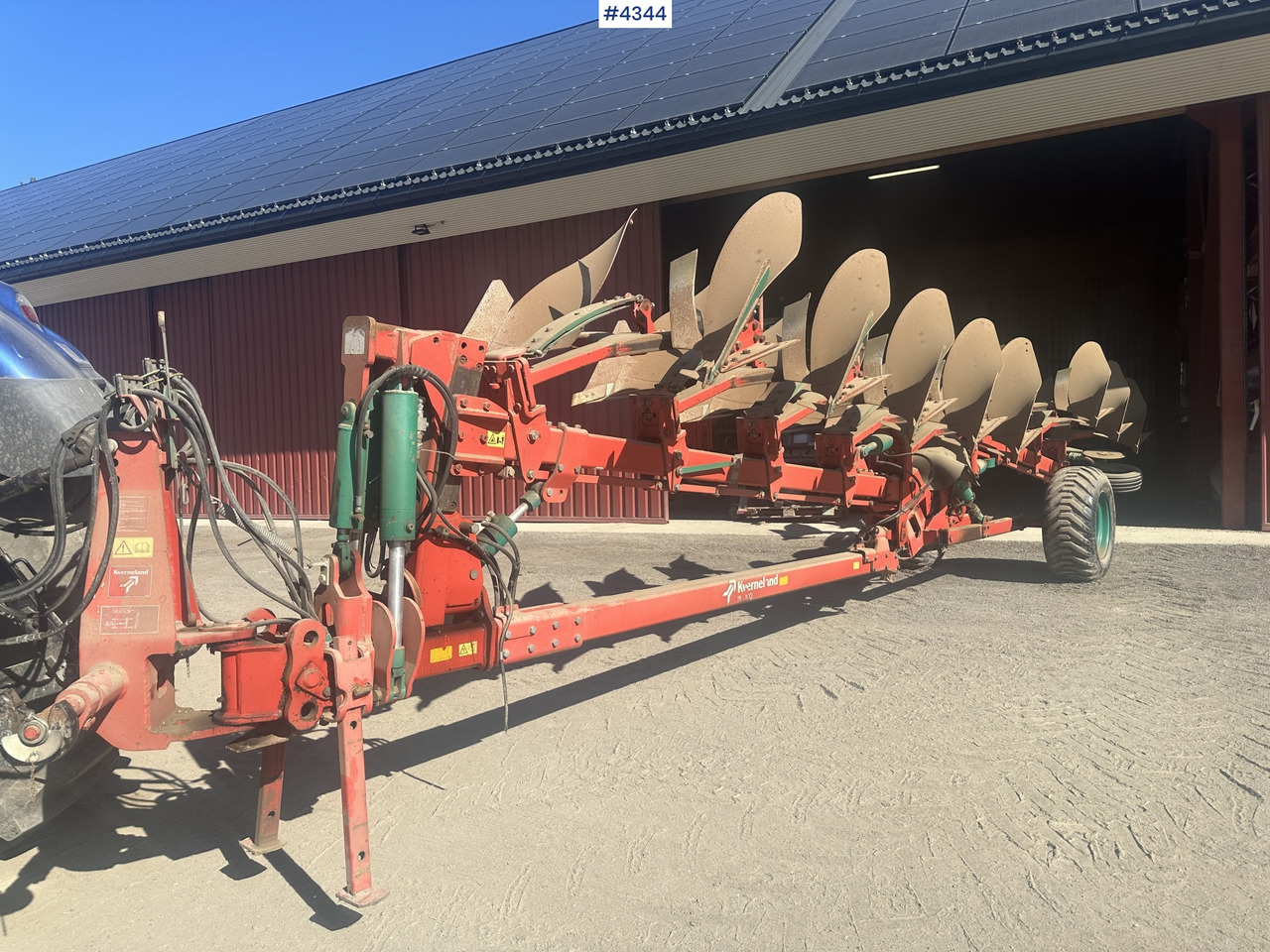 2000 Kverneland PL 100 8 skjærs vendeplog - Maquina para lavrar a terra: foto 1 2000 Kverneland PL 100 8 skjærs vendeplog - Maquina para lavrar a terra: foto 1