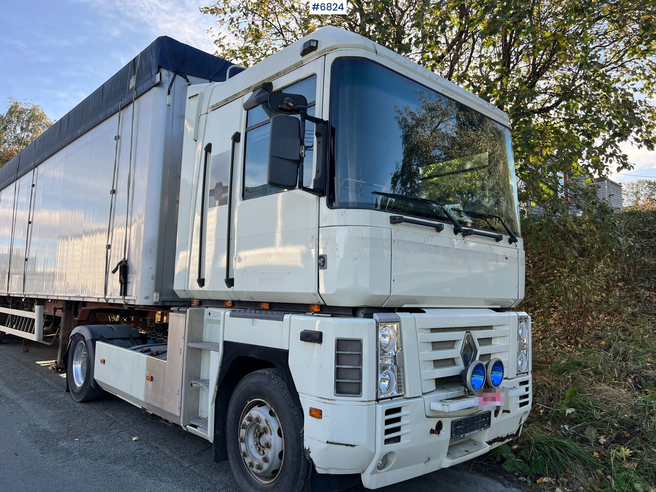 2002 Renault Magnum with Mack 480 engine - Escavadeira: foto 1 2002 Renault Magnum with Mack 480 engine - Escavadeira: foto 1