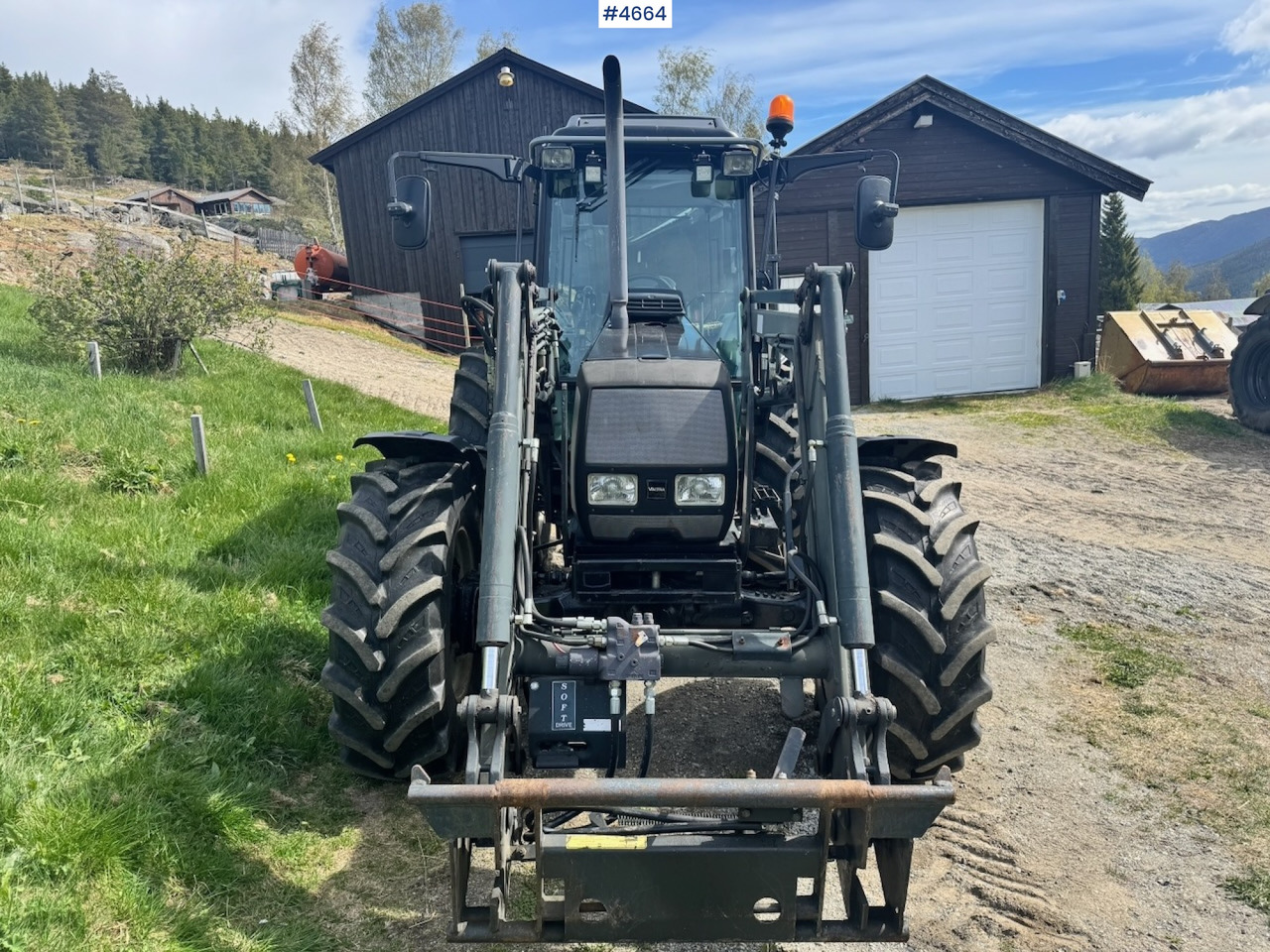 2003 Valtra A85-4 4x4 with Front Loader – 4450 hours! - Trator: foto 4 2003 Valtra A85-4 4x4 with Front Loader – 4450 hours! - Trator: foto 4