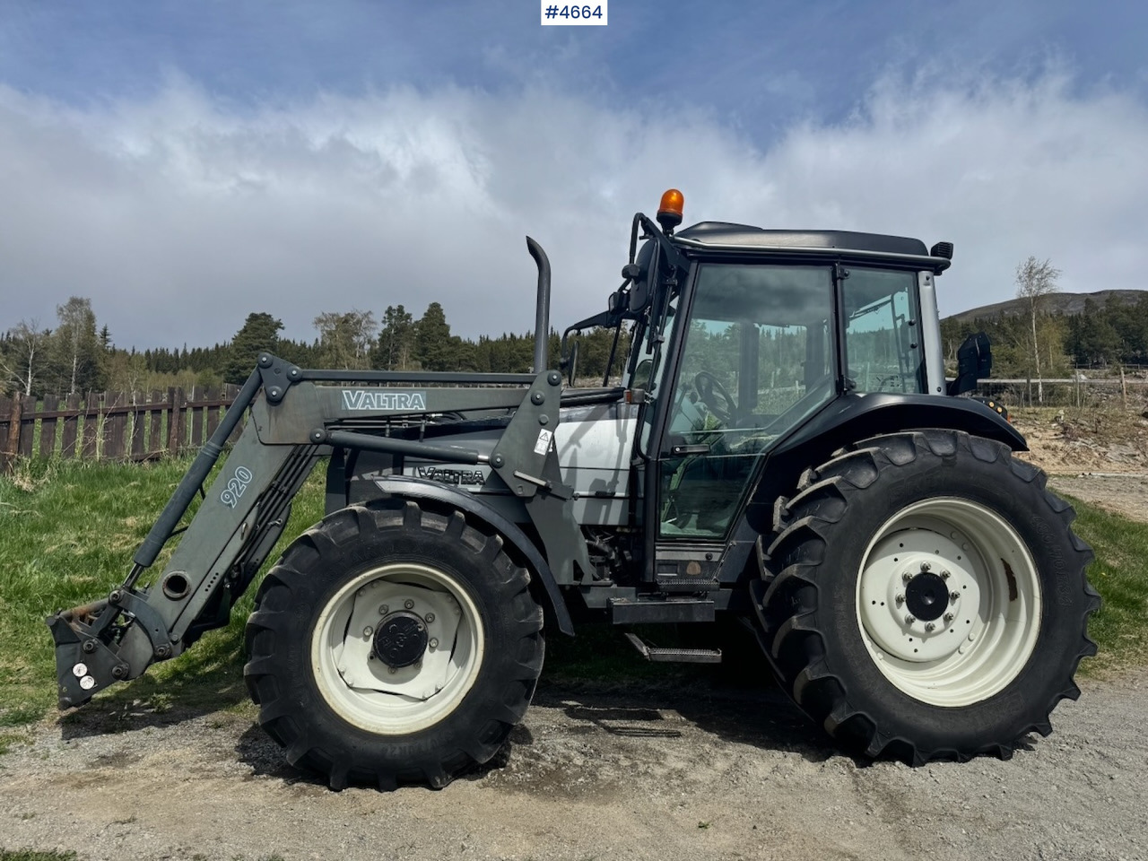 2003 Valtra A85-4 4x4 with Front Loader – 4450 hours! - Trator: foto 5 2003 Valtra A85-4 4x4 with Front Loader – 4450 hours! - Trator: foto 5