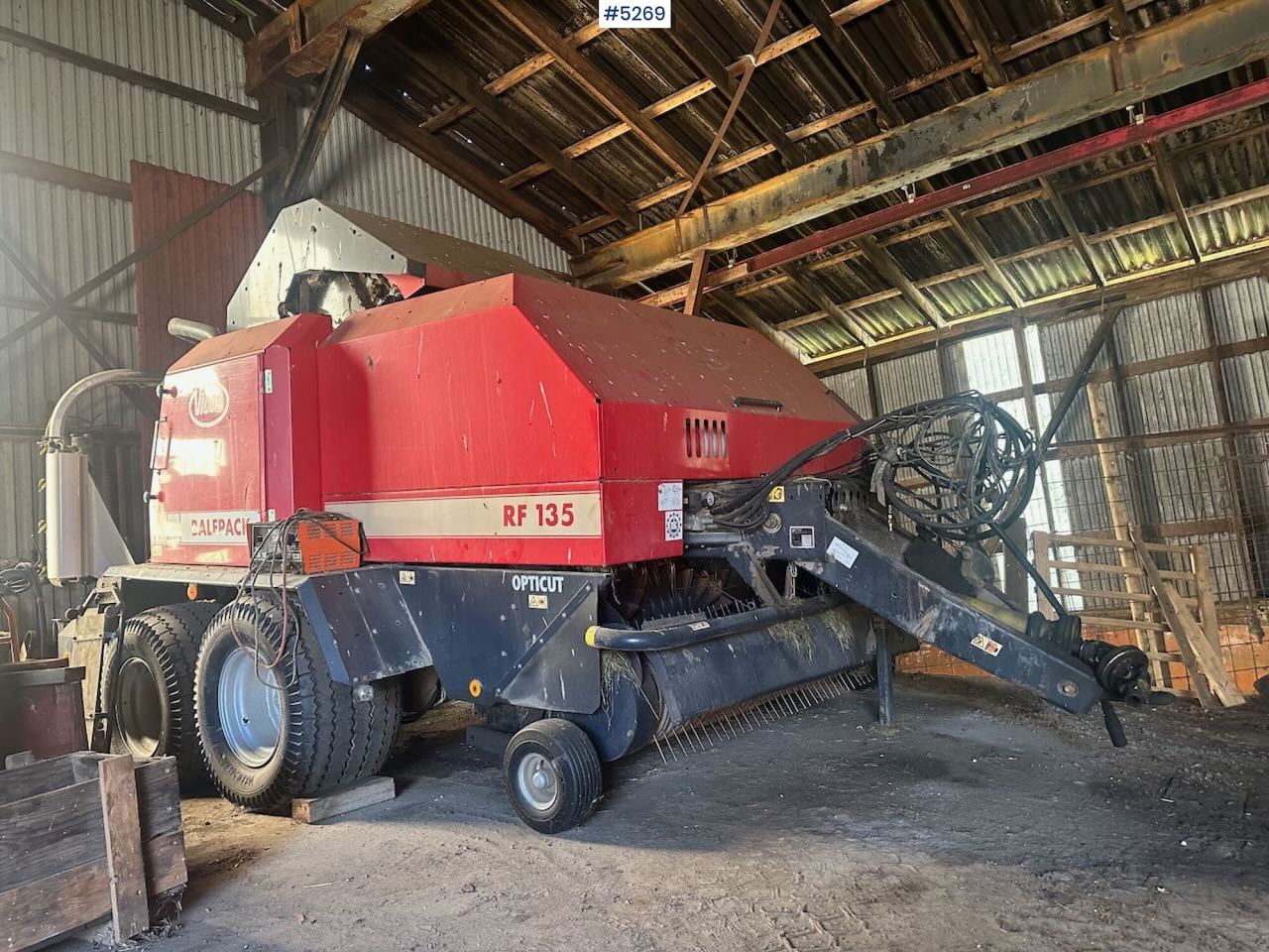 2003 Vicon RF 135 opticut round baler. - Máquina para produção de feno: foto 1 2003 Vicon RF 135 opticut round baler. - Máquina para produção de feno: foto 1