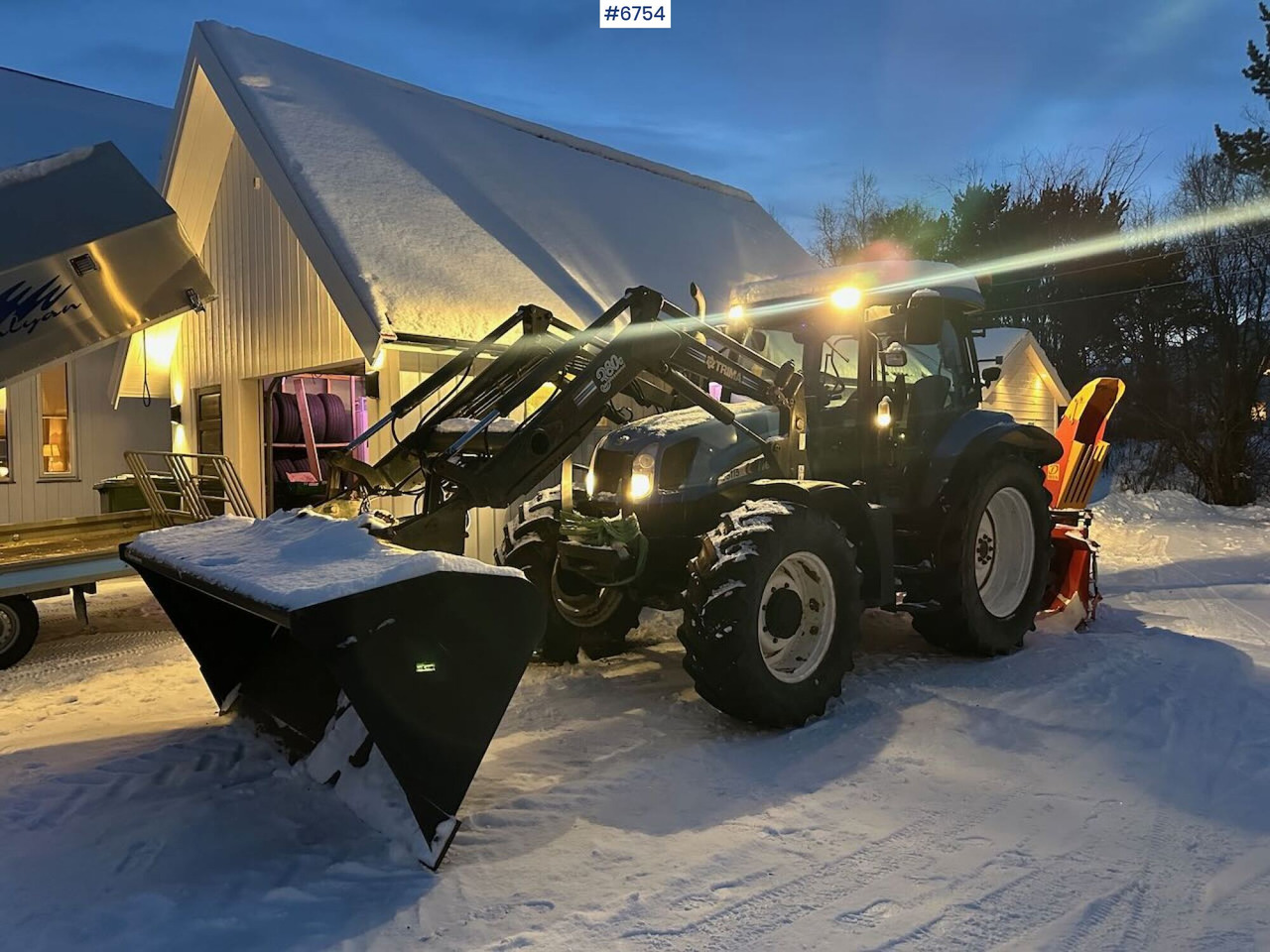 2004 New Holland TS115A 4x4 w/ Front loader, bucket, grading bucket and snow blower. - Trator: foto 2 2004 New Holland TS115A 4x4 w/ Front loader, bucket, grading bucket and snow blower. - Trator: foto 2