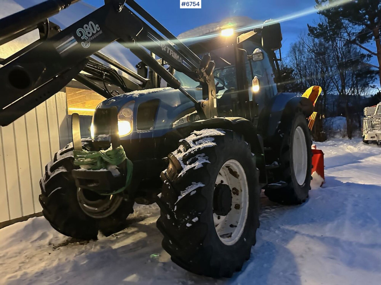 2004 New Holland TS115A 4x4 w/ Front loader, bucket, grading bucket and snow blower. - Trator: foto 3 2004 New Holland TS115A 4x4 w/ Front loader, bucket, grading bucket and snow blower. - Trator: foto 3