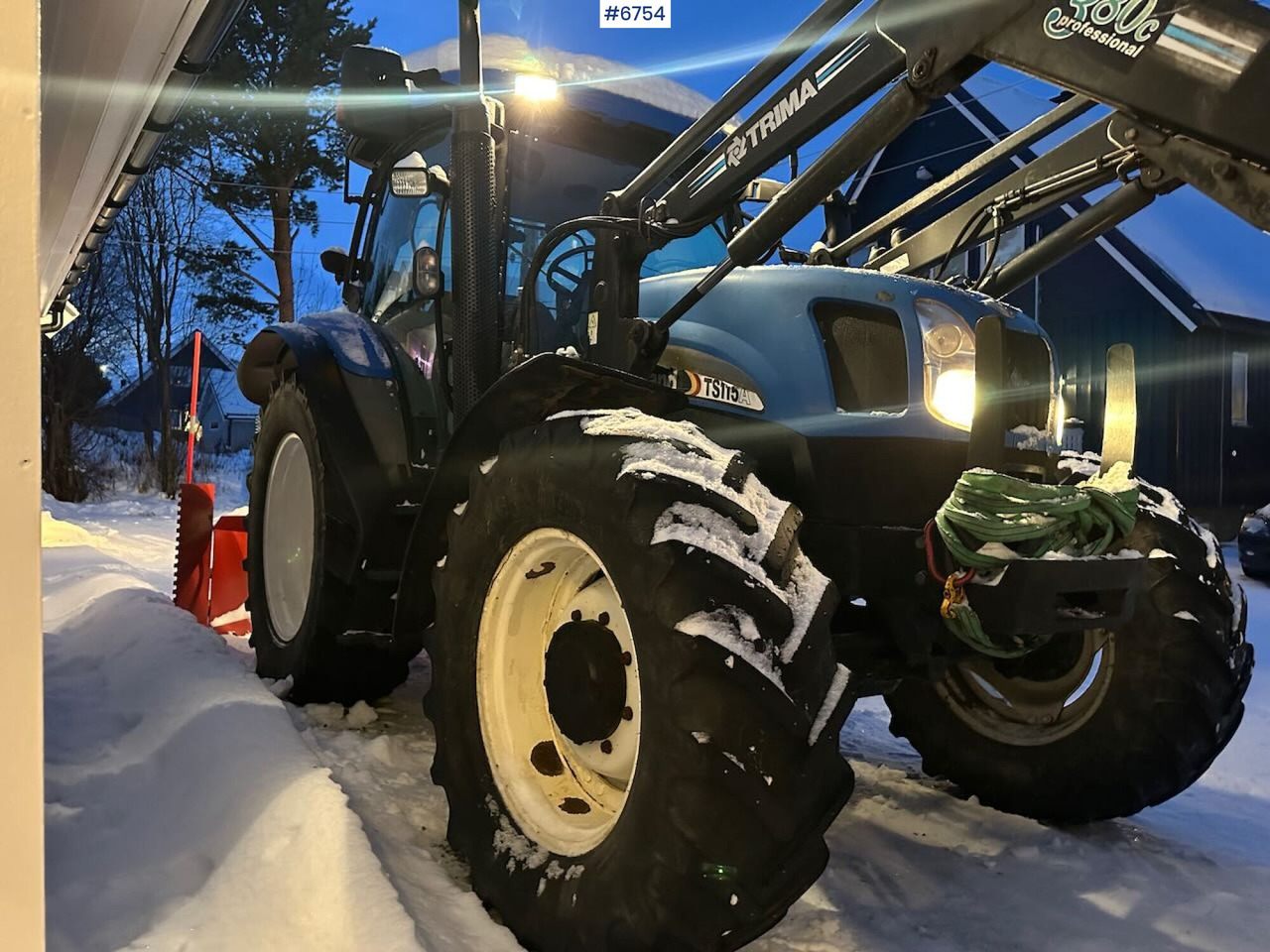 2004 New Holland TS115A 4x4 w/ Front loader, bucket, grading bucket and snow blower. - Trator: foto 4 2004 New Holland TS115A 4x4 w/ Front loader, bucket, grading bucket and snow blower. - Trator: foto 4
