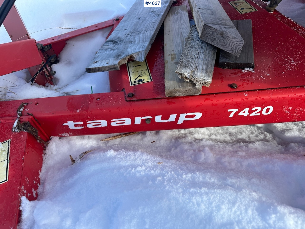 Máquina para produção de feno 2004 Taarup 7420 Round bale wrapper: foto 6 Máquina para produção de feno 2004 Taarup 7420 Round bale wrapper: foto 6