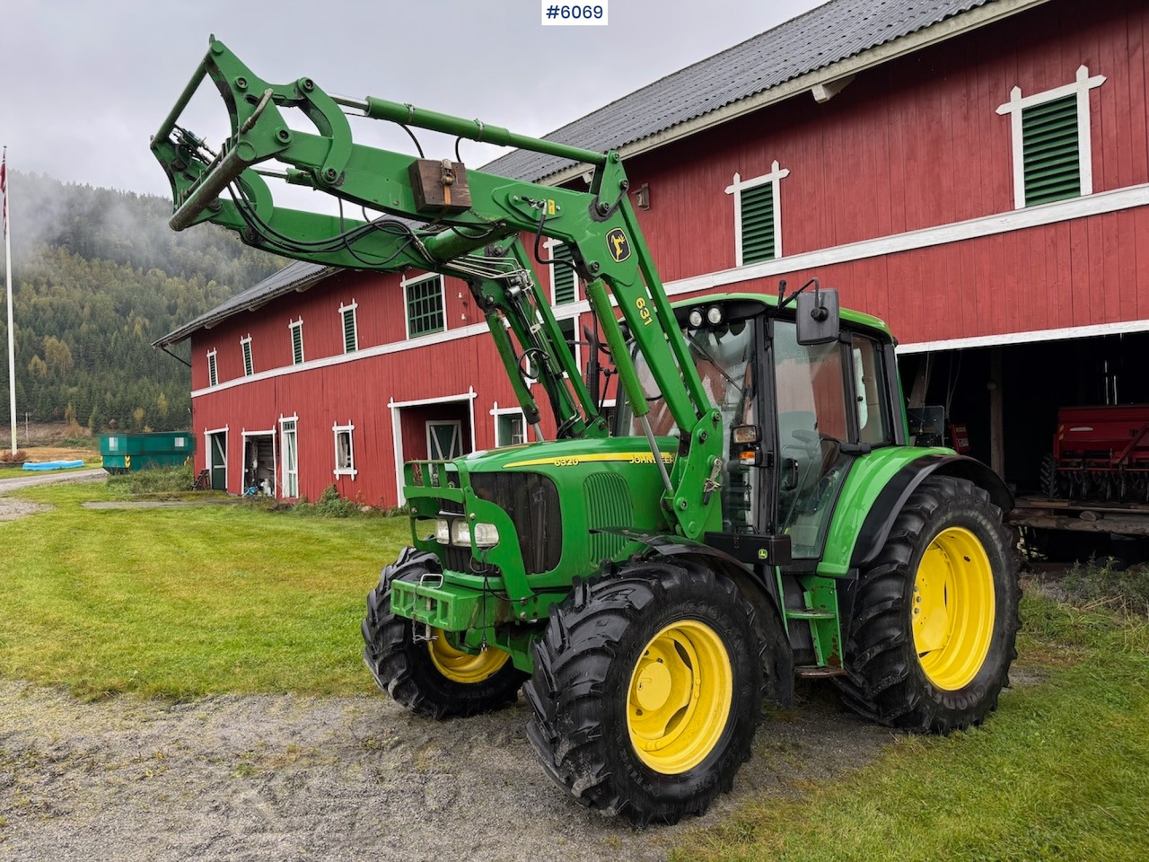 2006 John Deere 6320 w/ front loader, bucket, grapple, pallet fork and chains. Low hours!! - Trator: foto 3 2006 John Deere 6320 w/ front loader, bucket, grapple, pallet fork and chains. Low hours!! - Trator: foto 3