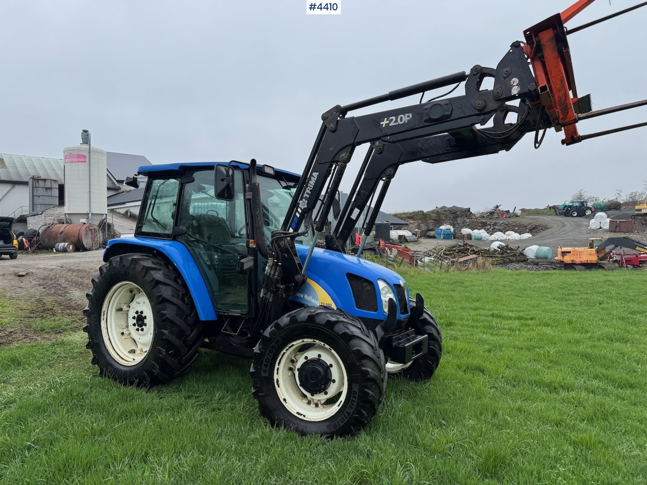2006 New Holland TL100 A w/Front Loader. - Trator: foto 2 2006 New Holland TL100 A w/Front Loader. - Trator: foto 2