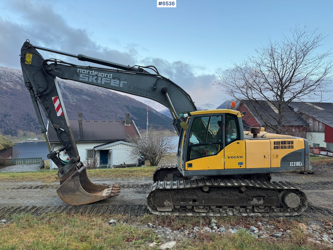 2007 Volvo EC 210 CL w/ excavator bucket and good chassis. - Escavadeira: foto 1 2007 Volvo EC 210 CL w/ excavator bucket and good chassis. - Escavadeira: foto 1