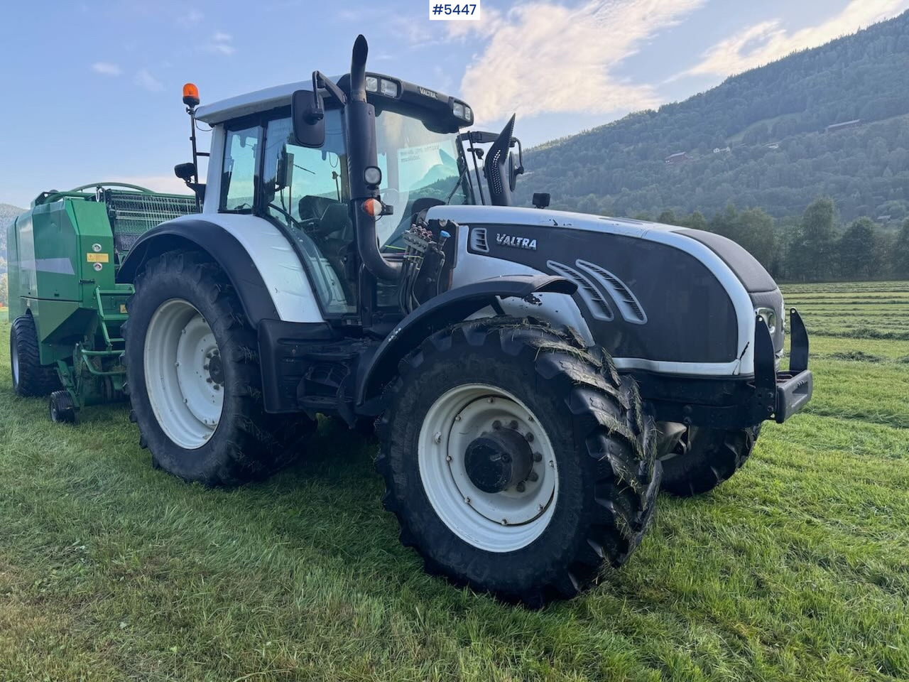 2009 Valtra T202 w/ loader - Trator: foto 1 2009 Valtra T202 w/ loader - Trator: foto 1