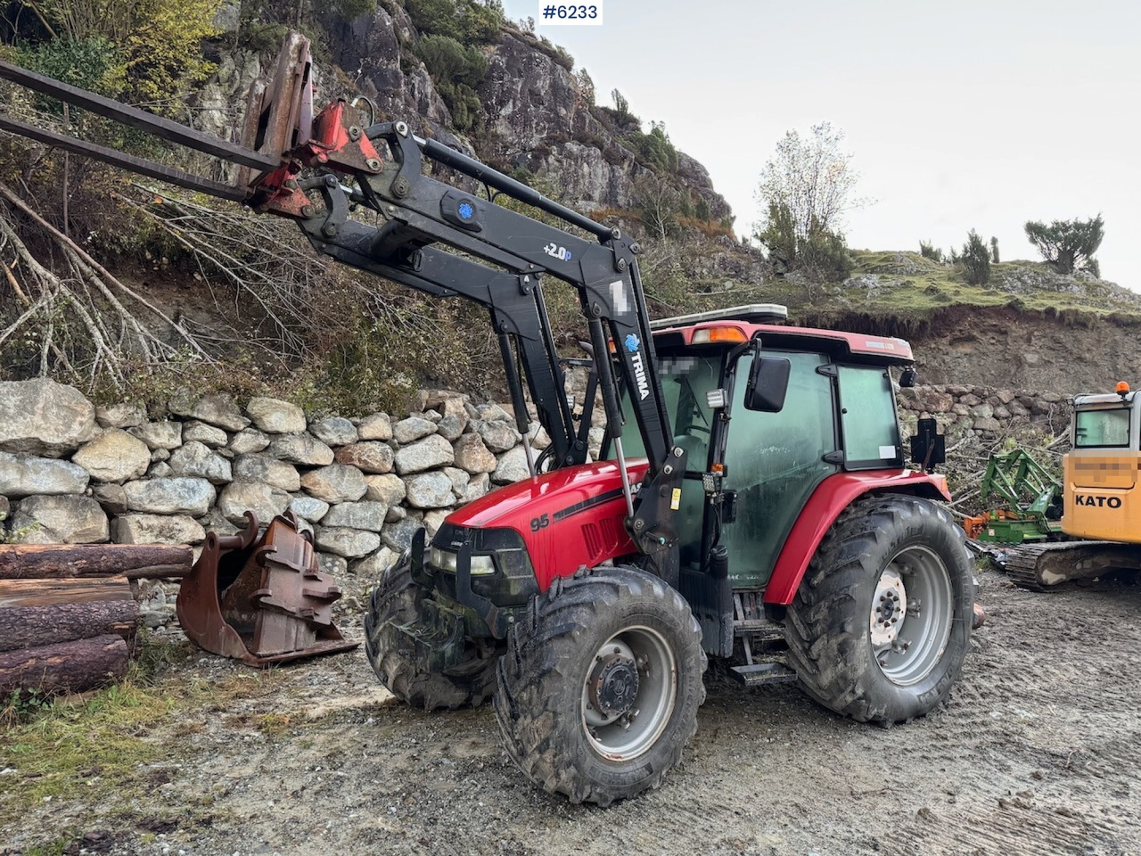 2010 Case IH JXU 95 w/ front loader. - Trator: foto 1 2010 Case IH JXU 95 w/ front loader. - Trator: foto 1